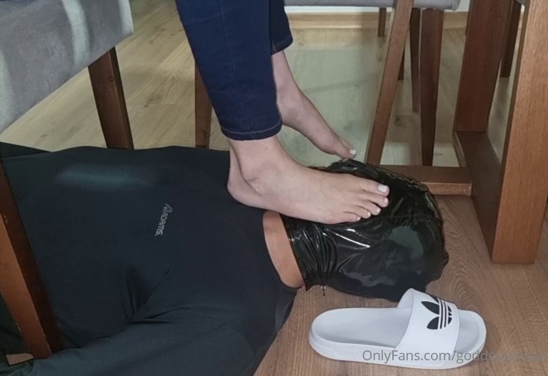 Goddess Elisa - You Would Love To Be My Footrest While I Do My Things, Wouldn’t You? Goddess Elisa - You Would Love To Be My Footrest While I Do My Things, Wouldn’t You?